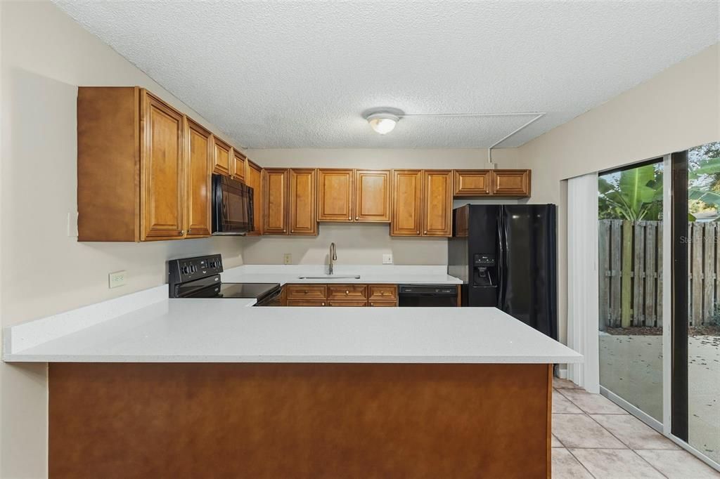 Под контрактом: $295,000 (2 спален, 2 ванн, 1236 Квадратных фут)