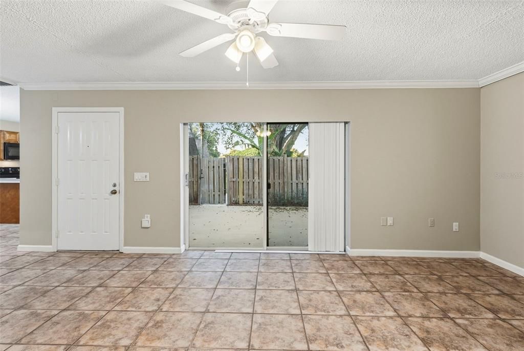 Под контрактом: $295,000 (2 спален, 2 ванн, 1236 Квадратных фут)