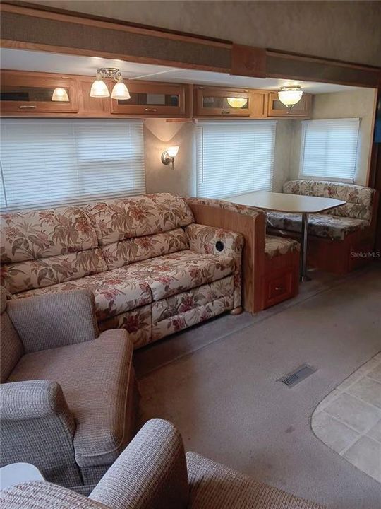 For Sale: $69,800 (1 beds, 1 baths, 425 Square Feet)