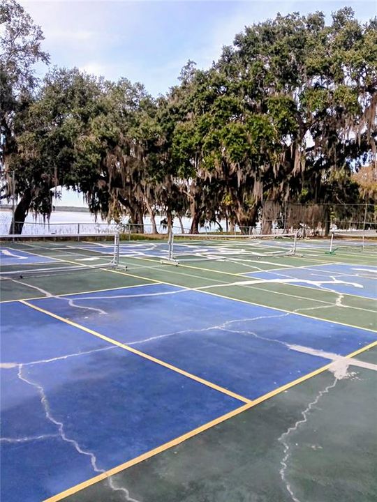 For Sale: $69,800 (1 beds, 1 baths, 425 Square Feet)