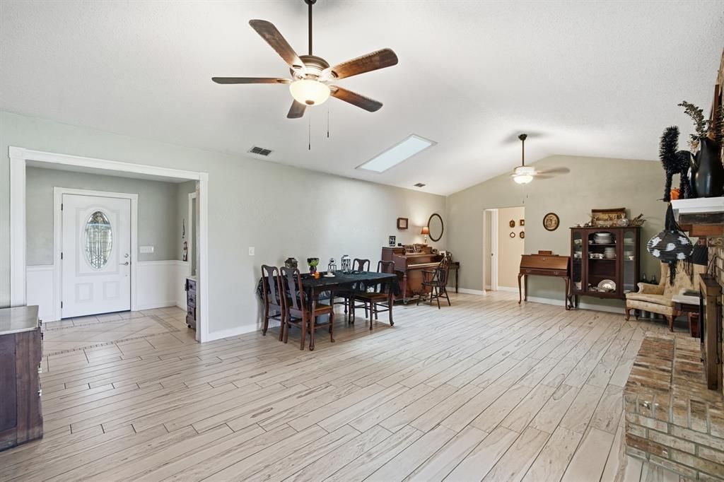 待售: $487,000 (3 贝兹, 2 浴室, 2114 平方英尺)