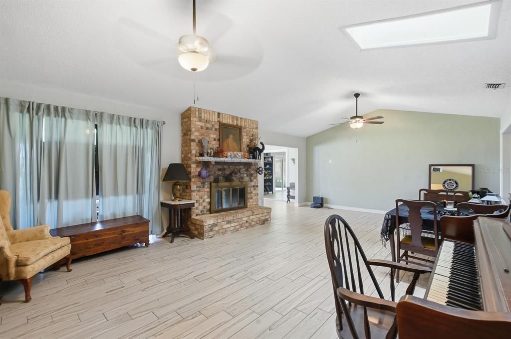 待售: $487,000 (3 贝兹, 2 浴室, 2114 平方英尺)