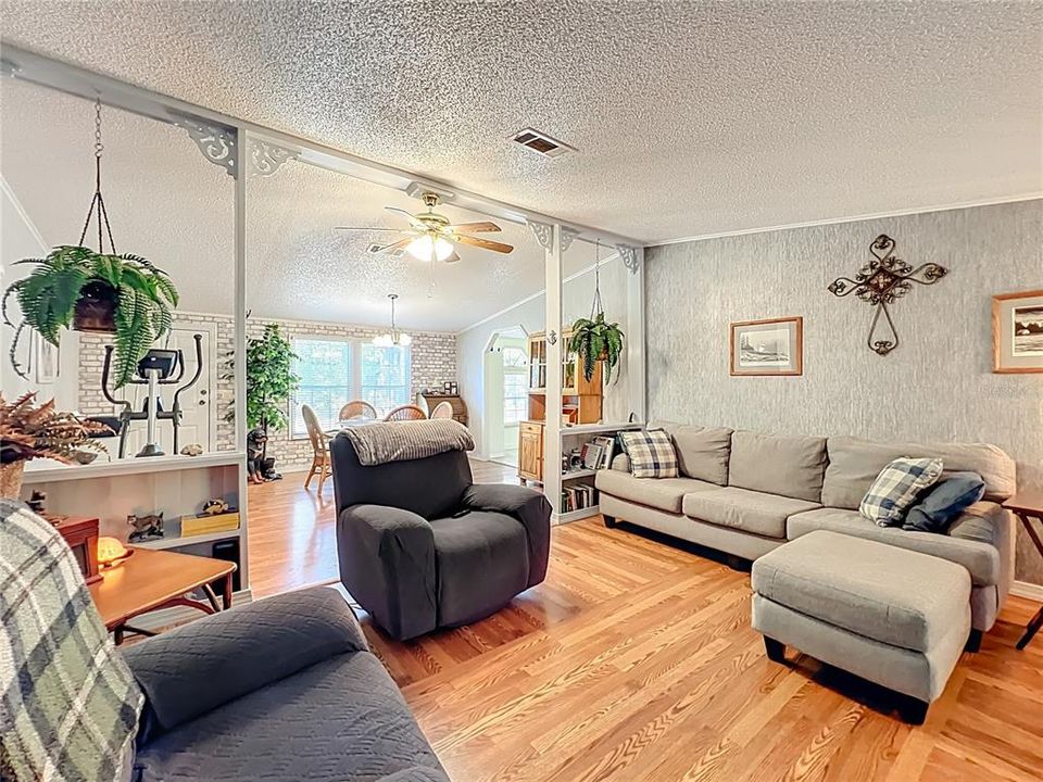 待售: $283,000 (3 贝兹, 2 浴室, 1620 平方英尺)