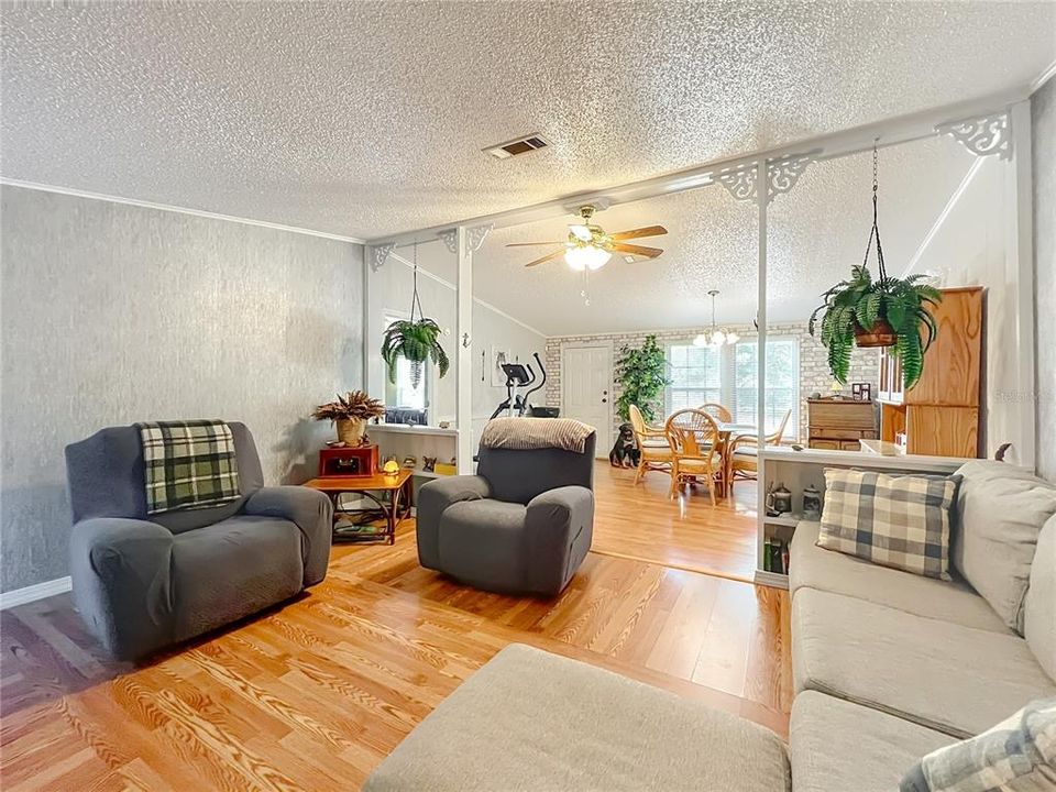 待售: $283,000 (3 贝兹, 2 浴室, 1620 平方英尺)