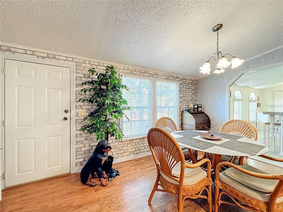 待售: $283,000 (3 贝兹, 2 浴室, 1620 平方英尺)