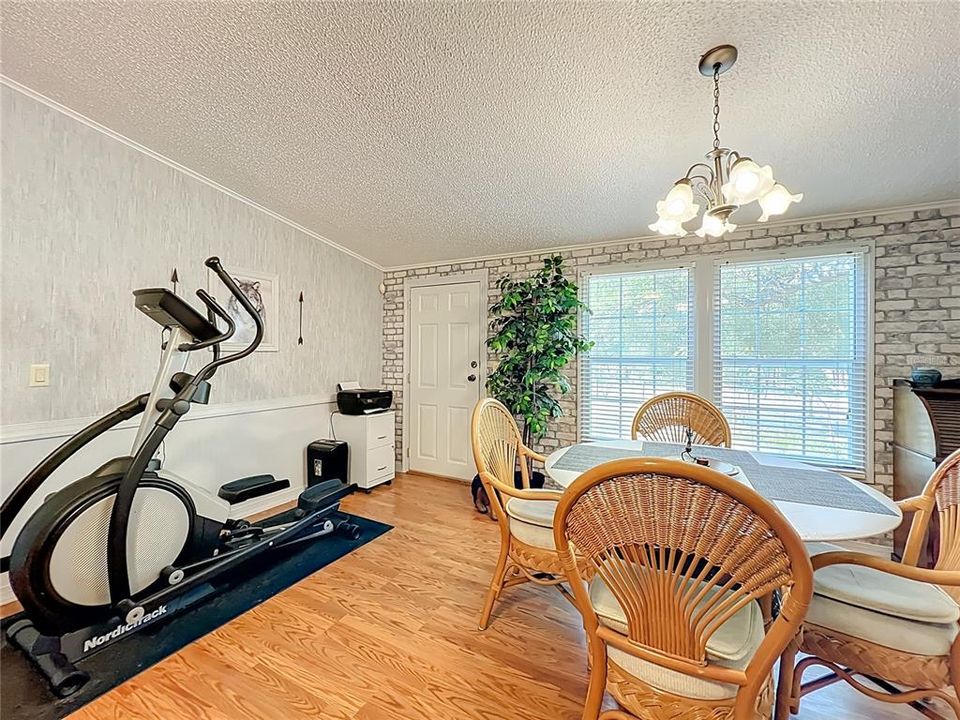 待售: $283,000 (3 贝兹, 2 浴室, 1620 平方英尺)