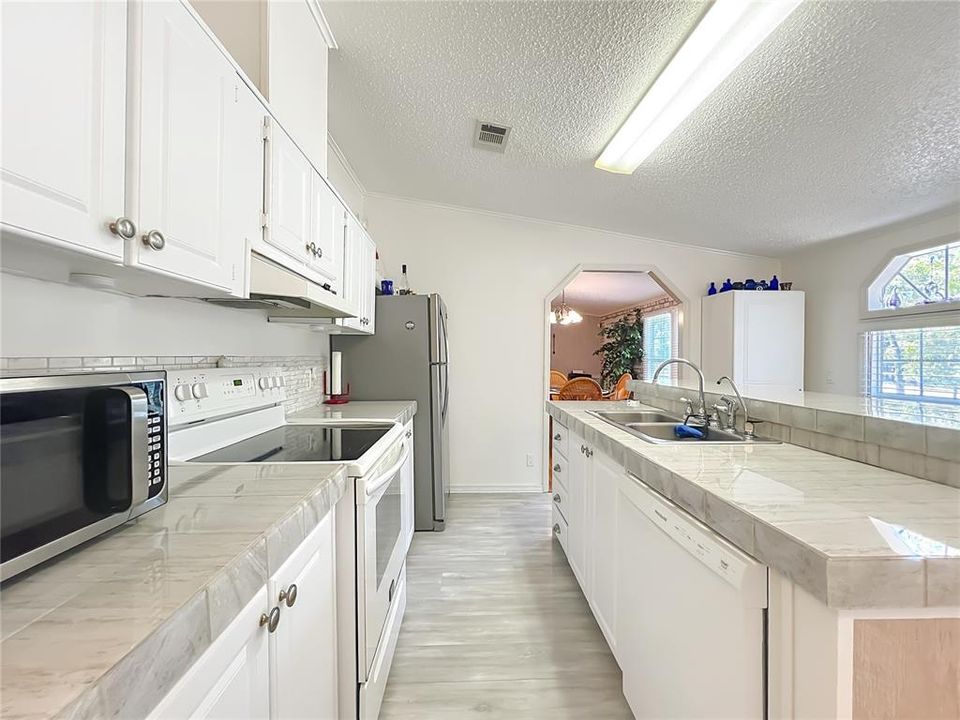 待售: $283,000 (3 贝兹, 2 浴室, 1620 平方英尺)