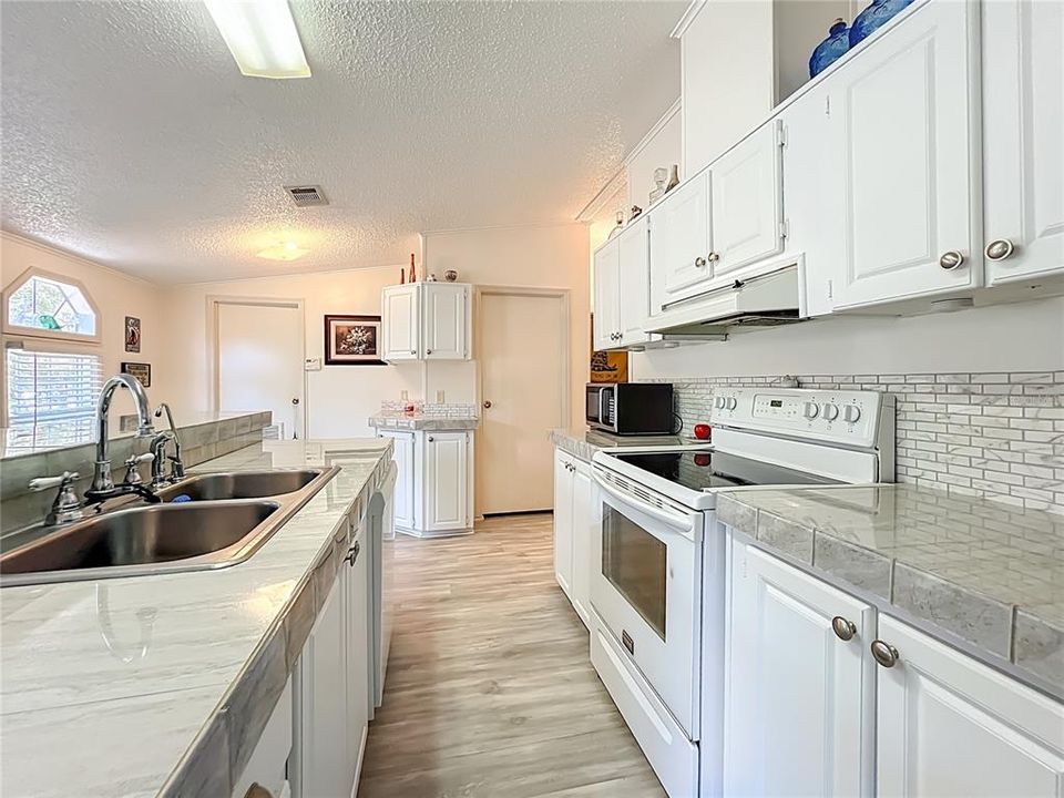 待售: $283,000 (3 贝兹, 2 浴室, 1620 平方英尺)