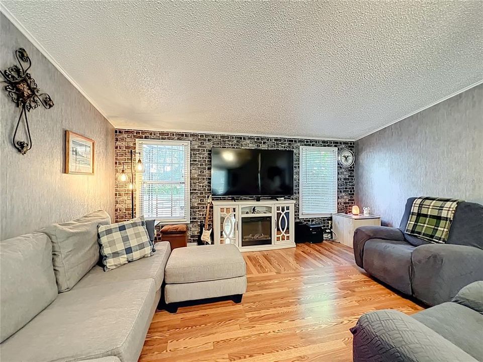 待售: $283,000 (3 贝兹, 2 浴室, 1620 平方英尺)