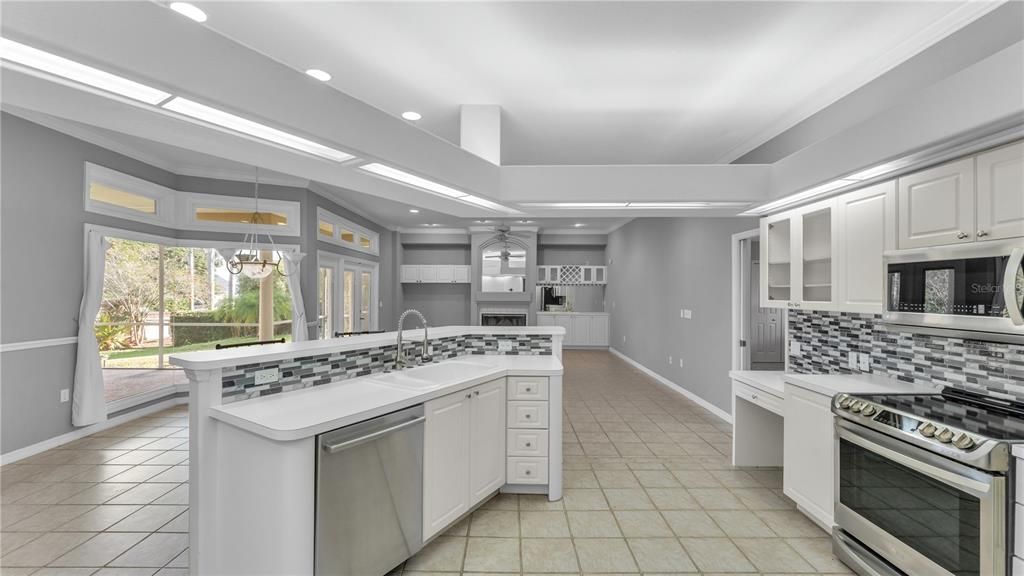 Active With Contract: $575,000 (4 beds, 3 baths, 2664 Square Feet)