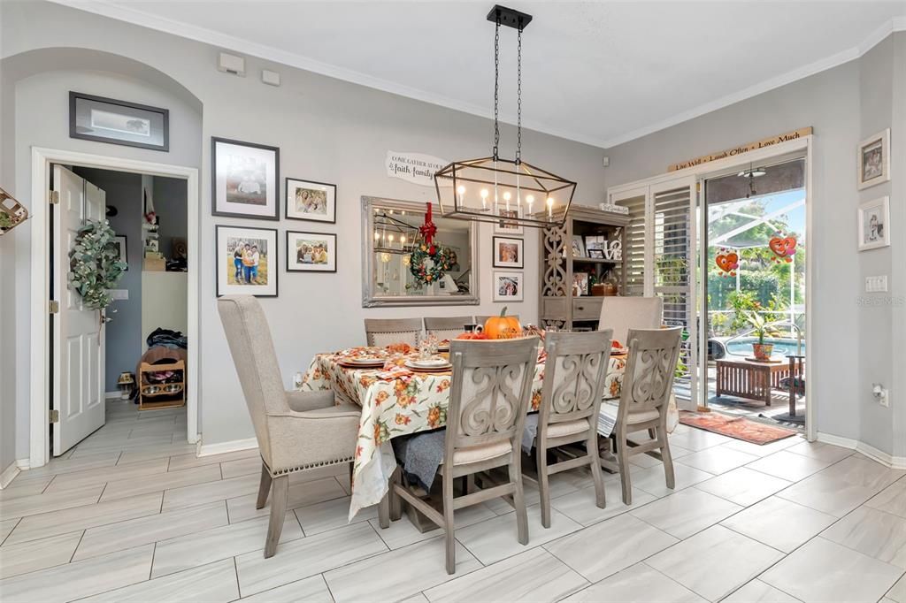 En Venta: $515,000 (5 camas, 3 baños, 2530 Pies cuadrados)