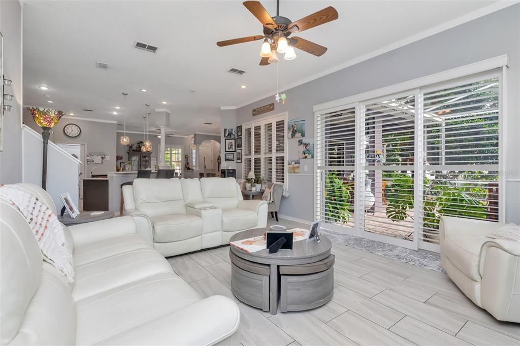 En Venta: $515,000 (5 camas, 3 baños, 2530 Pies cuadrados)