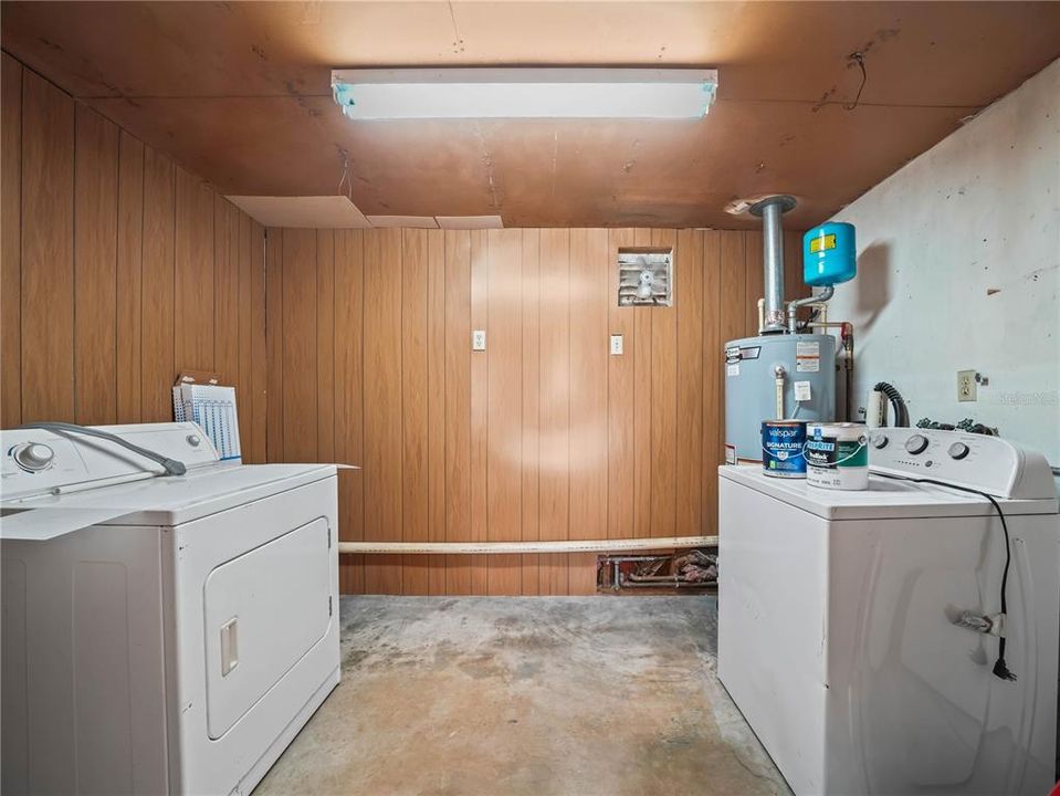 待售: $229,000 (3 贝兹, 1 浴室, 1342 平方英尺)