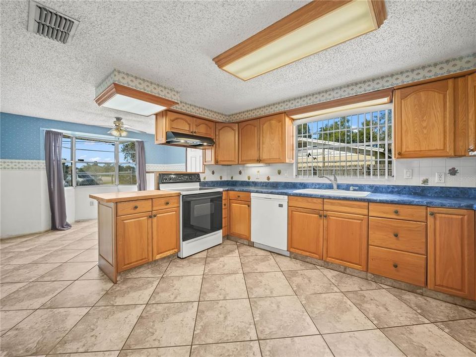 待售: $229,000 (3 贝兹, 1 浴室, 1342 平方英尺)