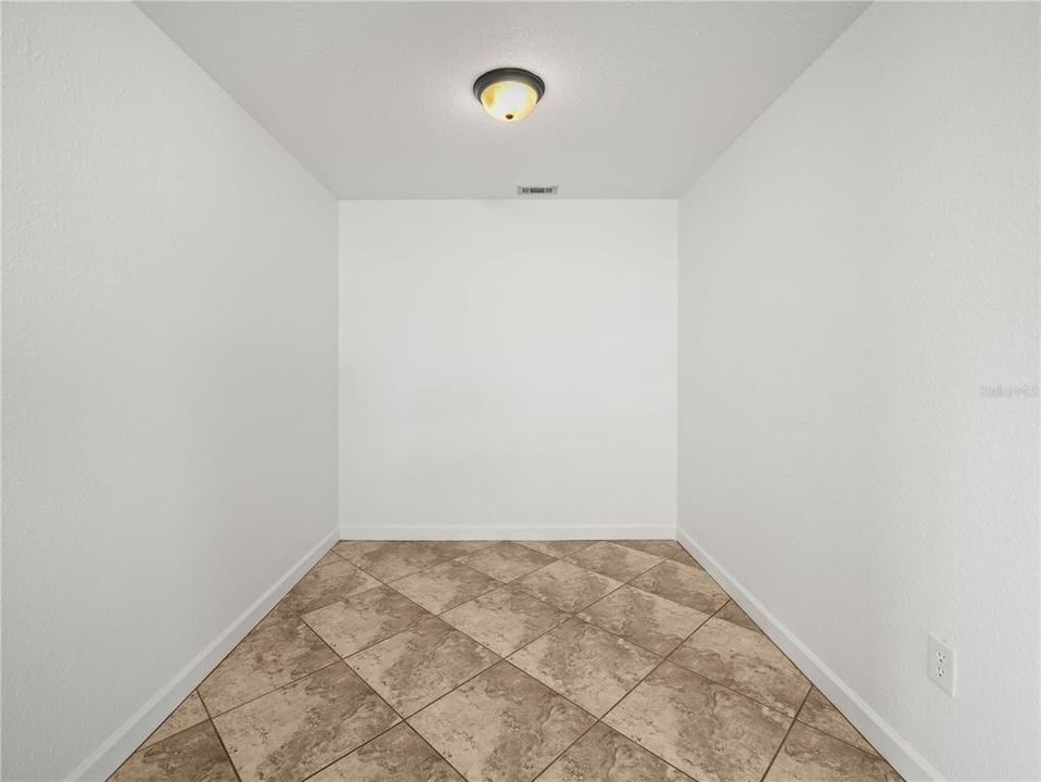 待售: $229,000 (3 贝兹, 1 浴室, 1342 平方英尺)