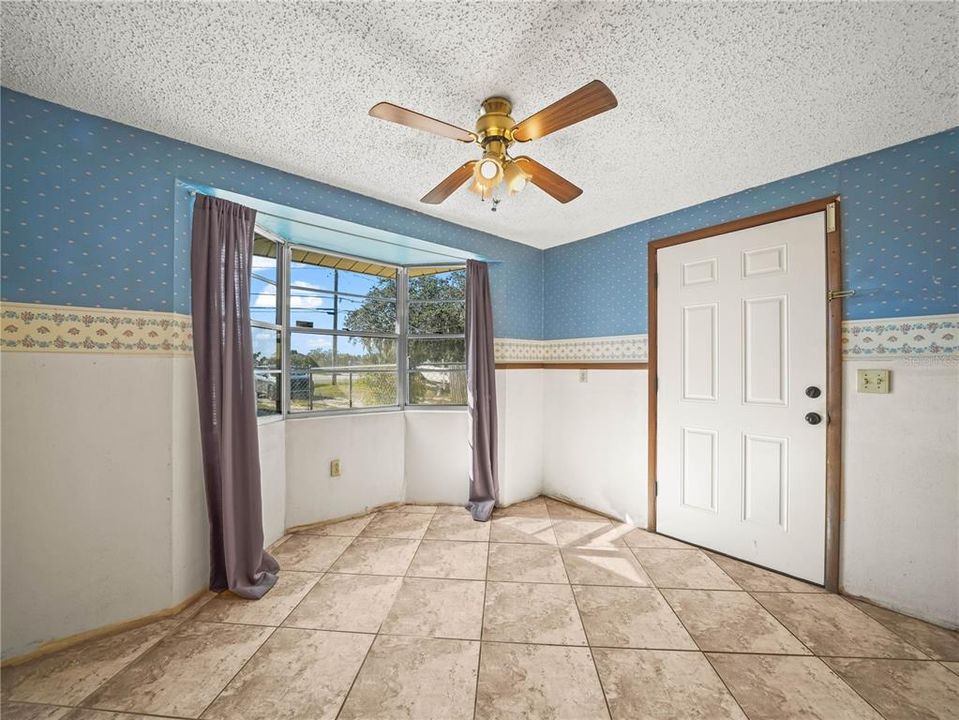 待售: $229,000 (3 贝兹, 1 浴室, 1342 平方英尺)