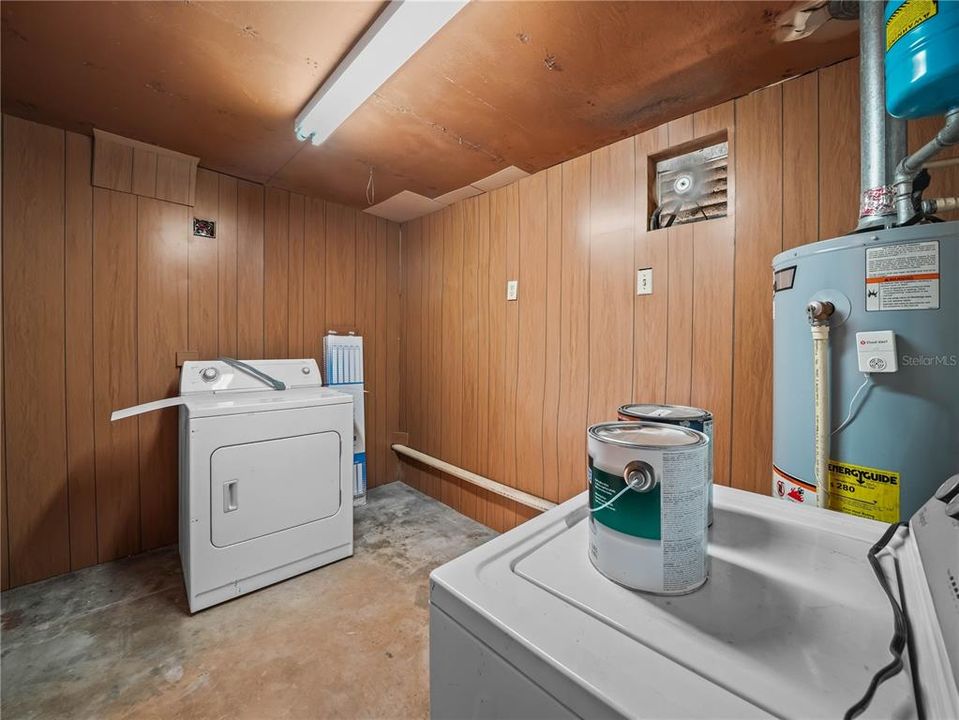 待售: $229,000 (3 贝兹, 1 浴室, 1342 平方英尺)