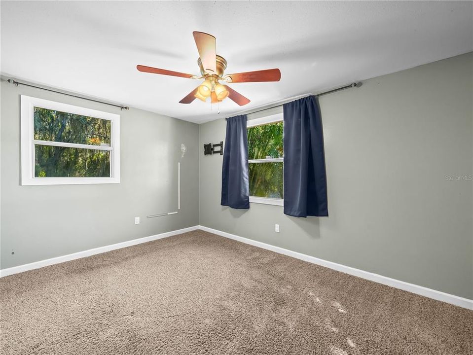 待售: $229,000 (3 贝兹, 1 浴室, 1342 平方英尺)