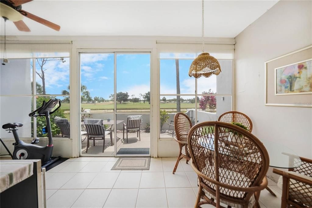 На продажу: $230,000 (2 спален, 2 ванн, 948 Квадратных фут)