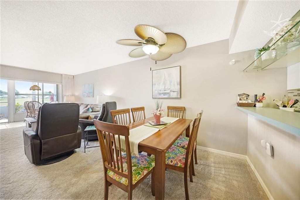 На продажу: $230,000 (2 спален, 2 ванн, 948 Квадратных фут)