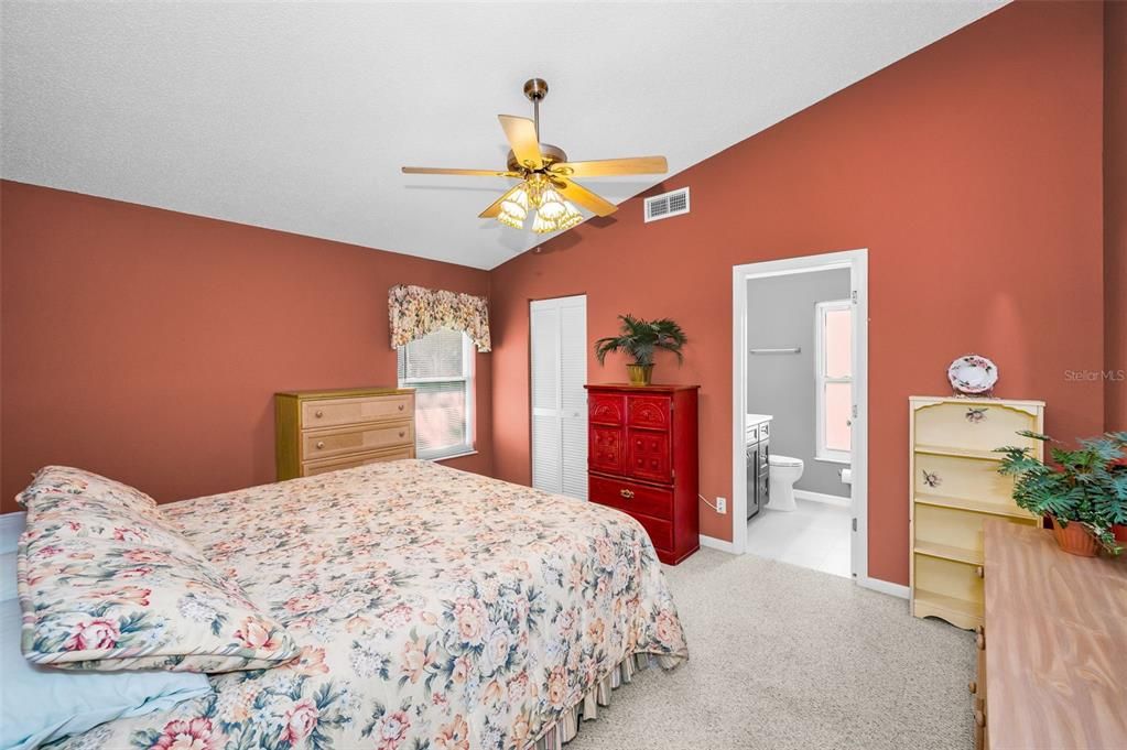 For Sale: $250,000 (2 beds, 2 baths, 1255 Square Feet)