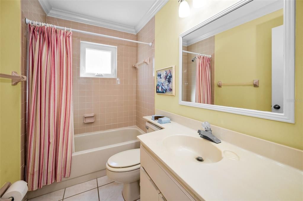 For Sale: $250,000 (2 beds, 2 baths, 1255 Square Feet)