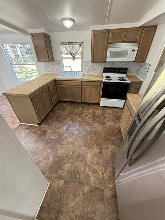 For Sale: $250,000 (3 beds, 2 baths, 1056 Square Feet)