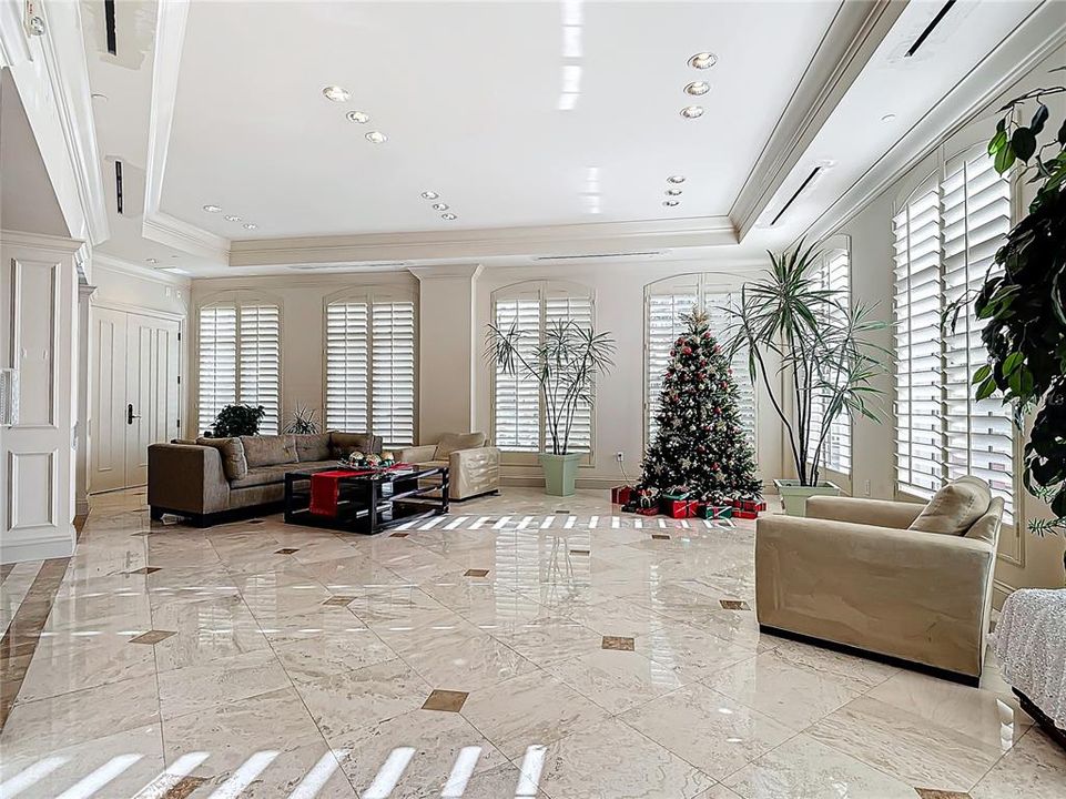 For Sale: $315,000 (1 beds, 2 baths, 885 Square Feet)