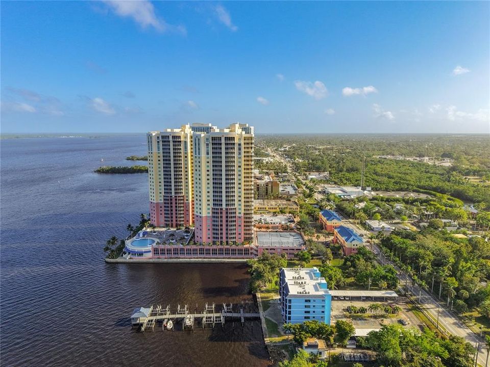 For Sale: $315,000 (1 beds, 2 baths, 885 Square Feet)