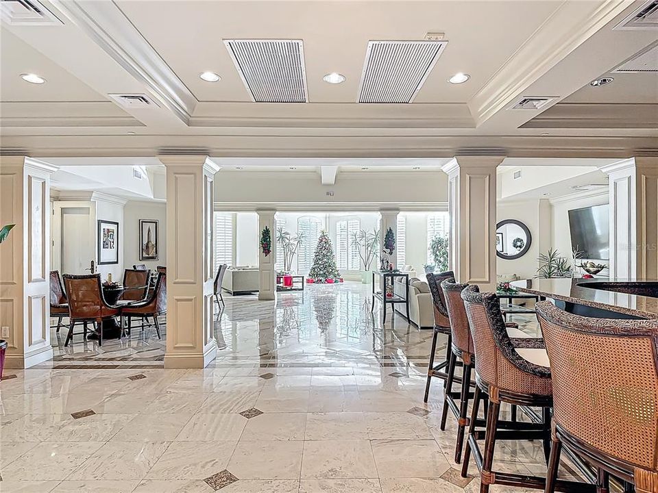 For Sale: $315,000 (1 beds, 2 baths, 885 Square Feet)