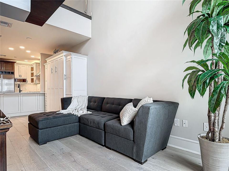 For Sale: $315,000 (1 beds, 2 baths, 885 Square Feet)