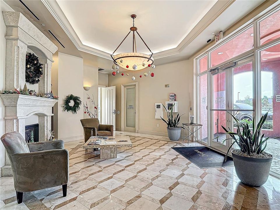 For Sale: $315,000 (1 beds, 2 baths, 885 Square Feet)