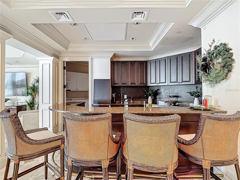 For Sale: $315,000 (1 beds, 2 baths, 885 Square Feet)