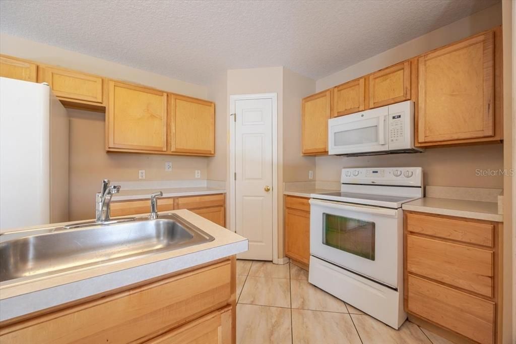 For Rent: $2,700 (4 beds, 2 baths, 2870 Square Feet)