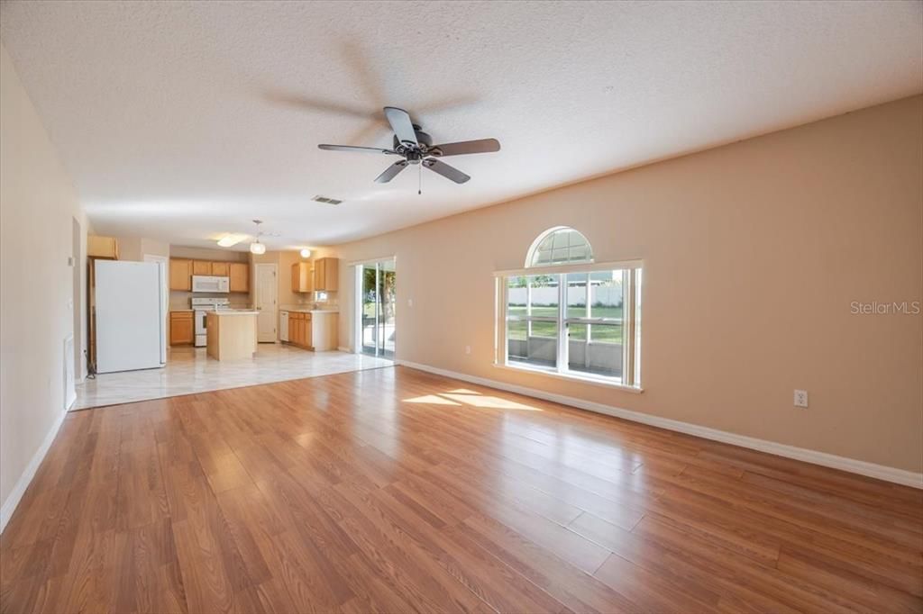 For Rent: $2,700 (4 beds, 2 baths, 2870 Square Feet)