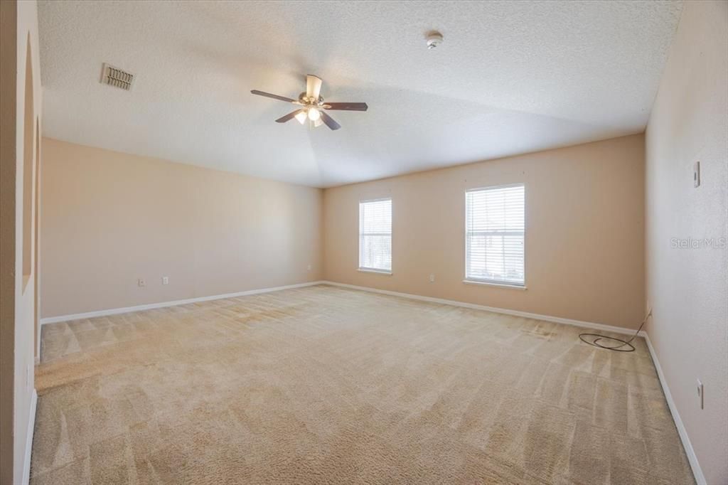 For Rent: $2,700 (4 beds, 2 baths, 2870 Square Feet)