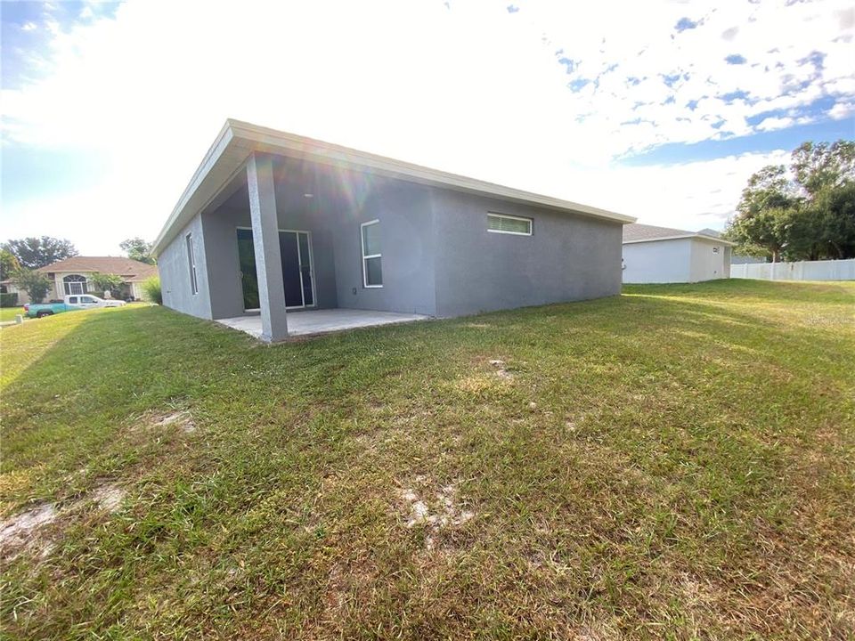 合同活跃: $1,700 (4 贝兹, 2 浴室, 1821 平方英尺)