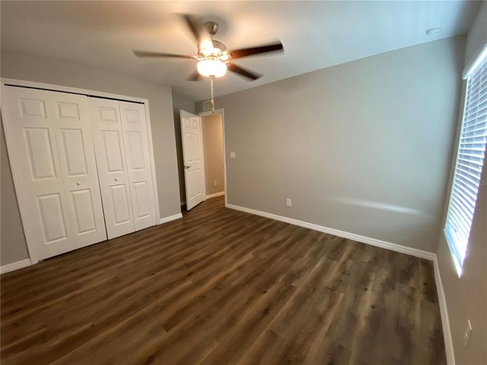 合同活跃: $1,700 (4 贝兹, 2 浴室, 1821 平方英尺)