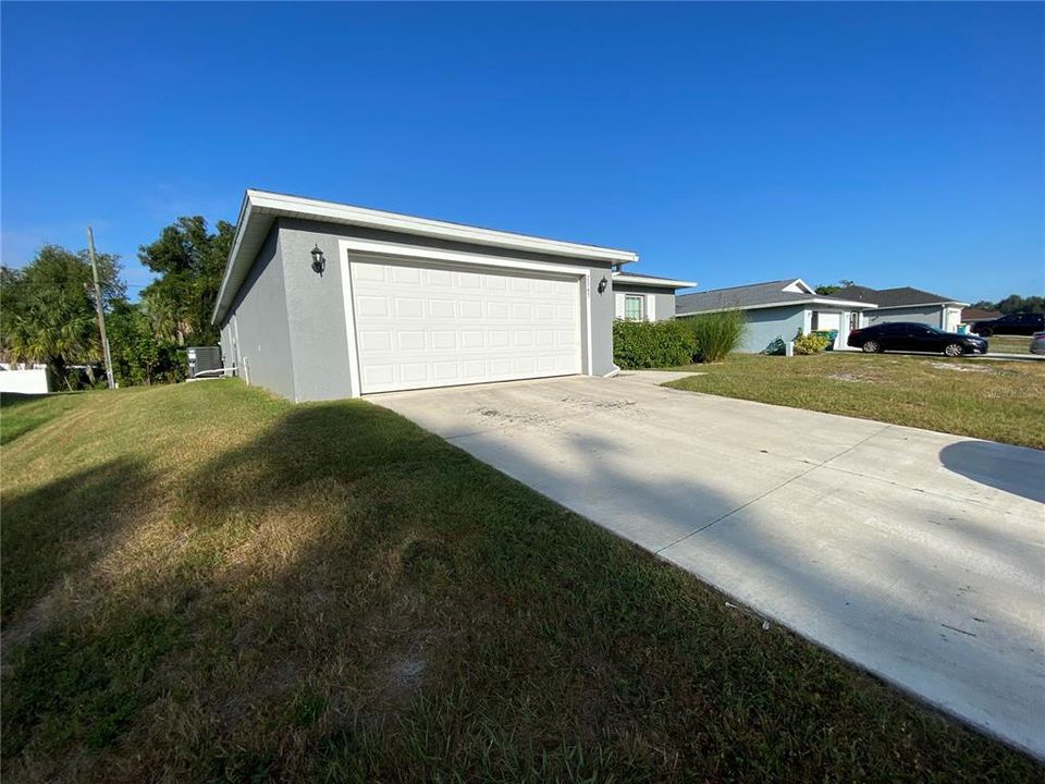 合同活跃: $1,700 (4 贝兹, 2 浴室, 1821 平方英尺)