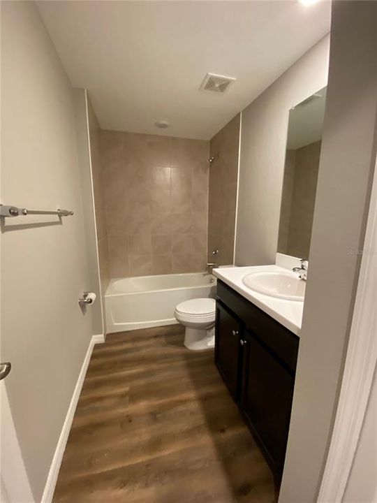 合同活跃: $1,700 (4 贝兹, 2 浴室, 1821 平方英尺)