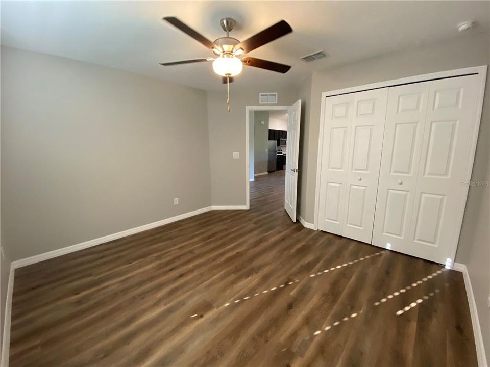 合同活跃: $1,700 (4 贝兹, 2 浴室, 1821 平方英尺)