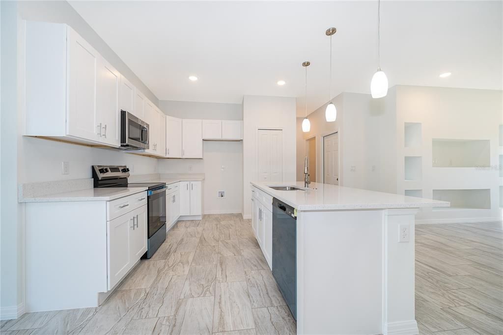 For Sale: $330,000 (4 beds, 2 baths, 1800 Square Feet)