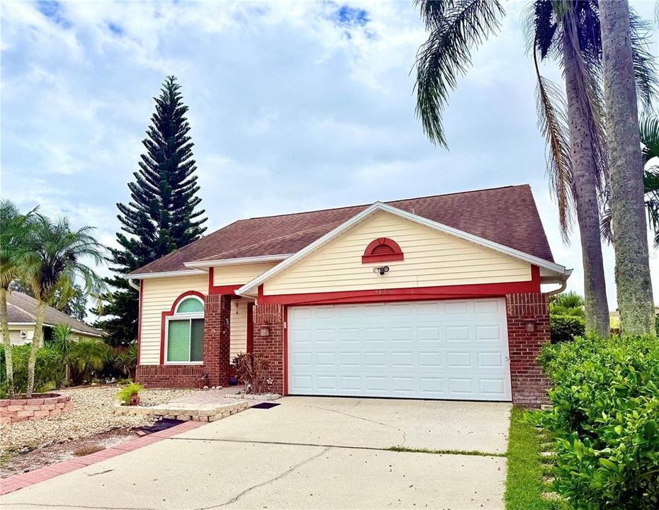 Active With Contract: $399,954 (4 beds, 2 baths, 1758 Square Feet)