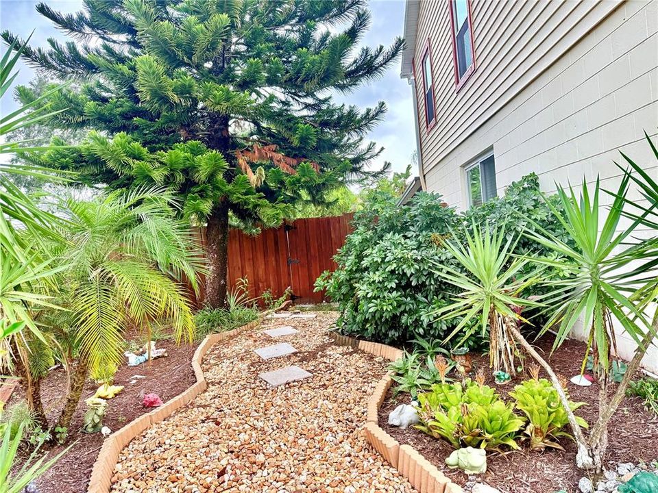 Active With Contract: $399,954 (4 beds, 2 baths, 1758 Square Feet)