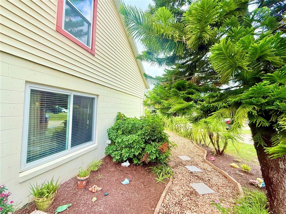 Active With Contract: $399,954 (4 beds, 2 baths, 1758 Square Feet)