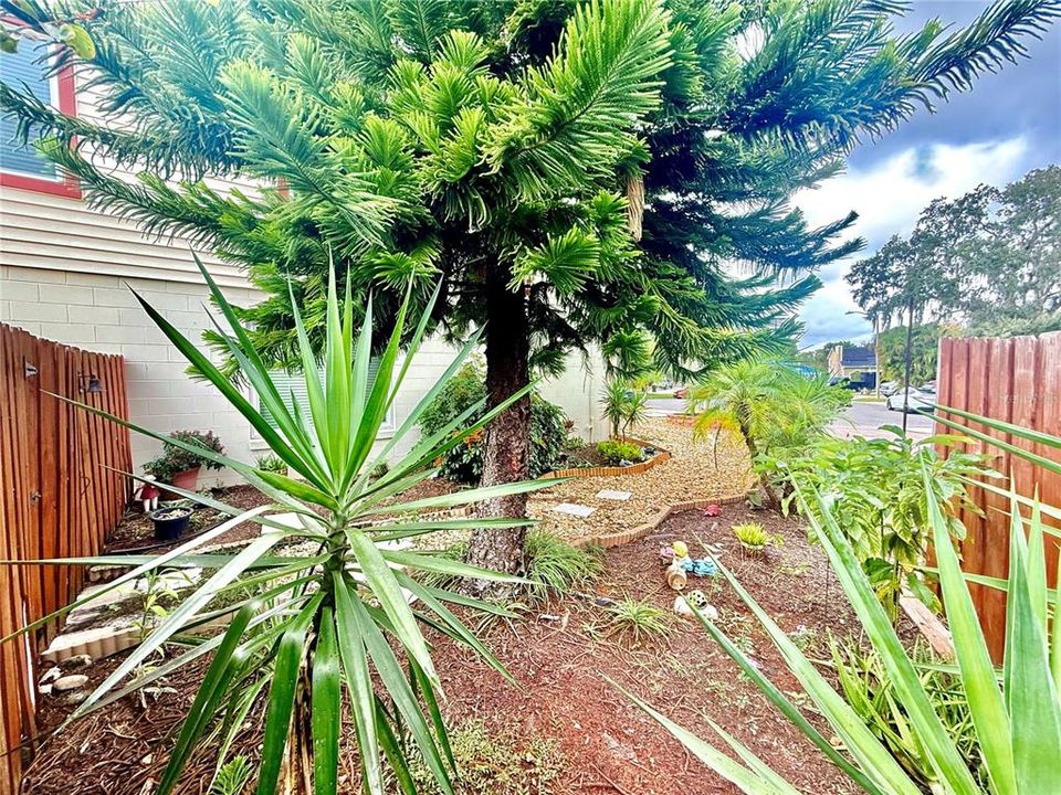 Active With Contract: $399,954 (4 beds, 2 baths, 1758 Square Feet)