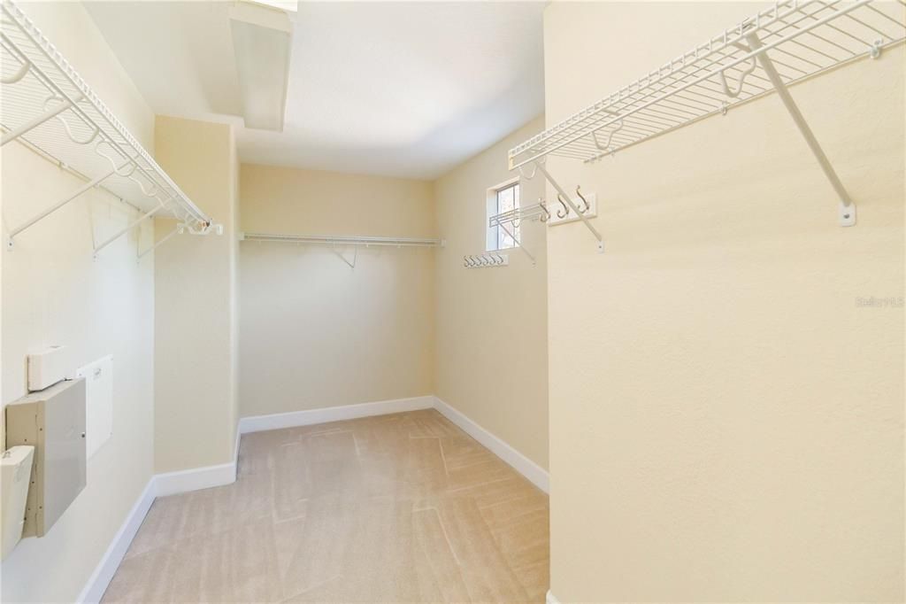 На продажу: $345,000 (3 спален, 2 ванн, 2059 Квадратных фут)