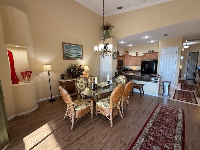 合同活跃: $634,000 (2 贝兹, 2 浴室, 1601 平方英尺)