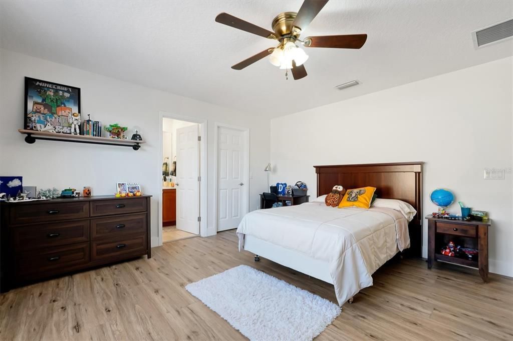 На продажу: $1,762,000 (7 спален, 5 ванн, 4914 Квадратных фут)