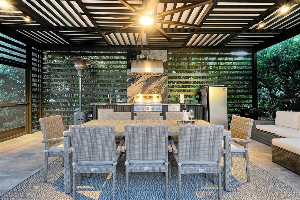 На продажу: $1,762,000 (7 спален, 5 ванн, 4914 Квадратных фут)